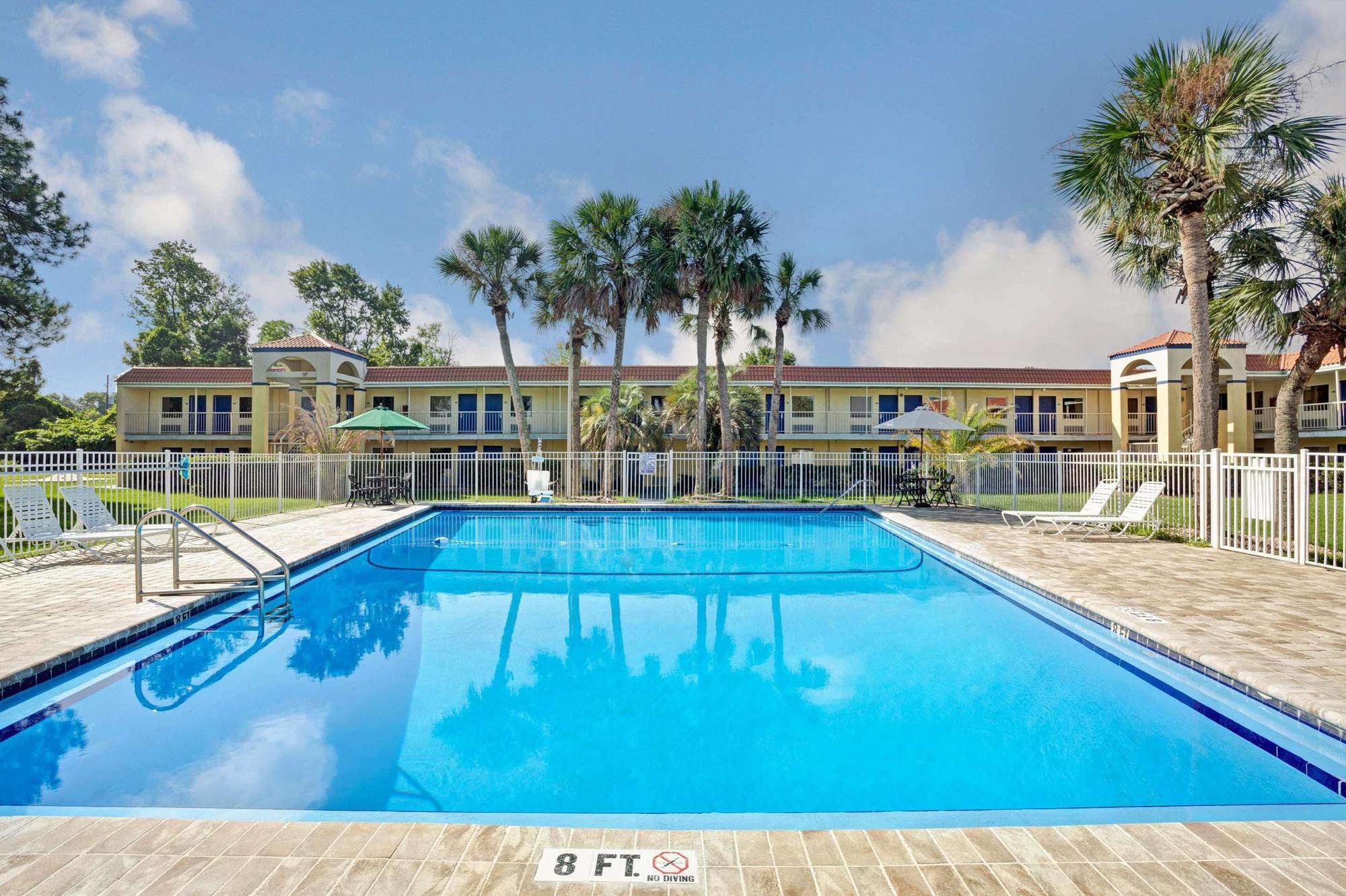Days Inn By Wyndham Jacksonville South Memorial Hospital Екстериор снимка