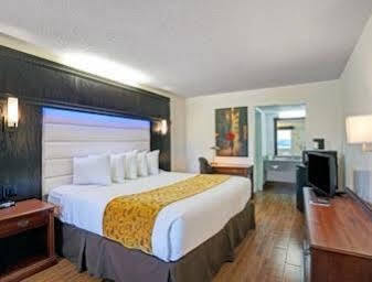 Days Inn By Wyndham Jacksonville South Memorial Hospital Екстериор снимка